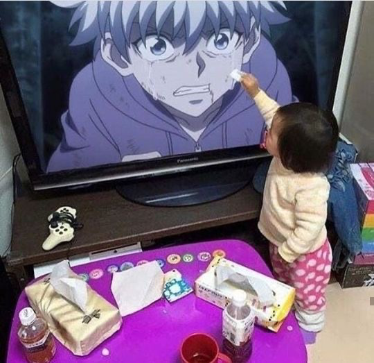 宝宝为动漫人物擦眼泪,看似喜感的照片,背后的是心疼