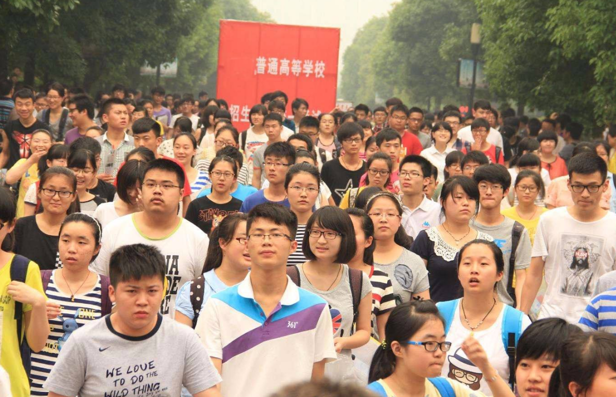 大学“含金量”最高4个班委，对就业有好处，辅导员：首选团支书