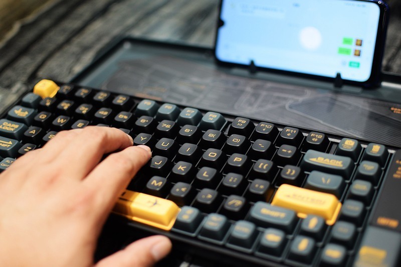 个性十足 与众不同 Lofree洛斐小浪蓝牙机械键盘