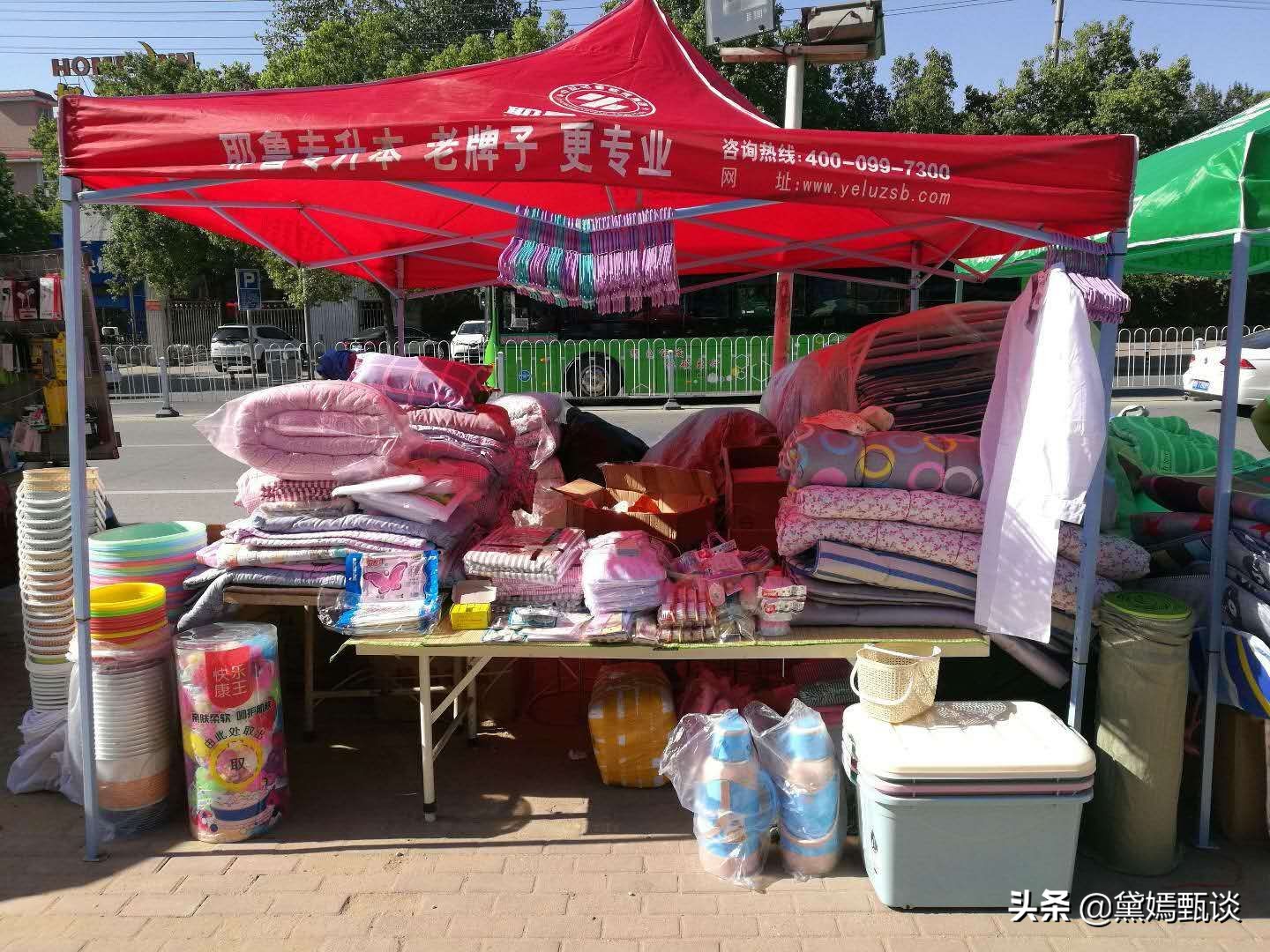 大学夜市卖什么赚钱（大学生高校门口摆地摊）