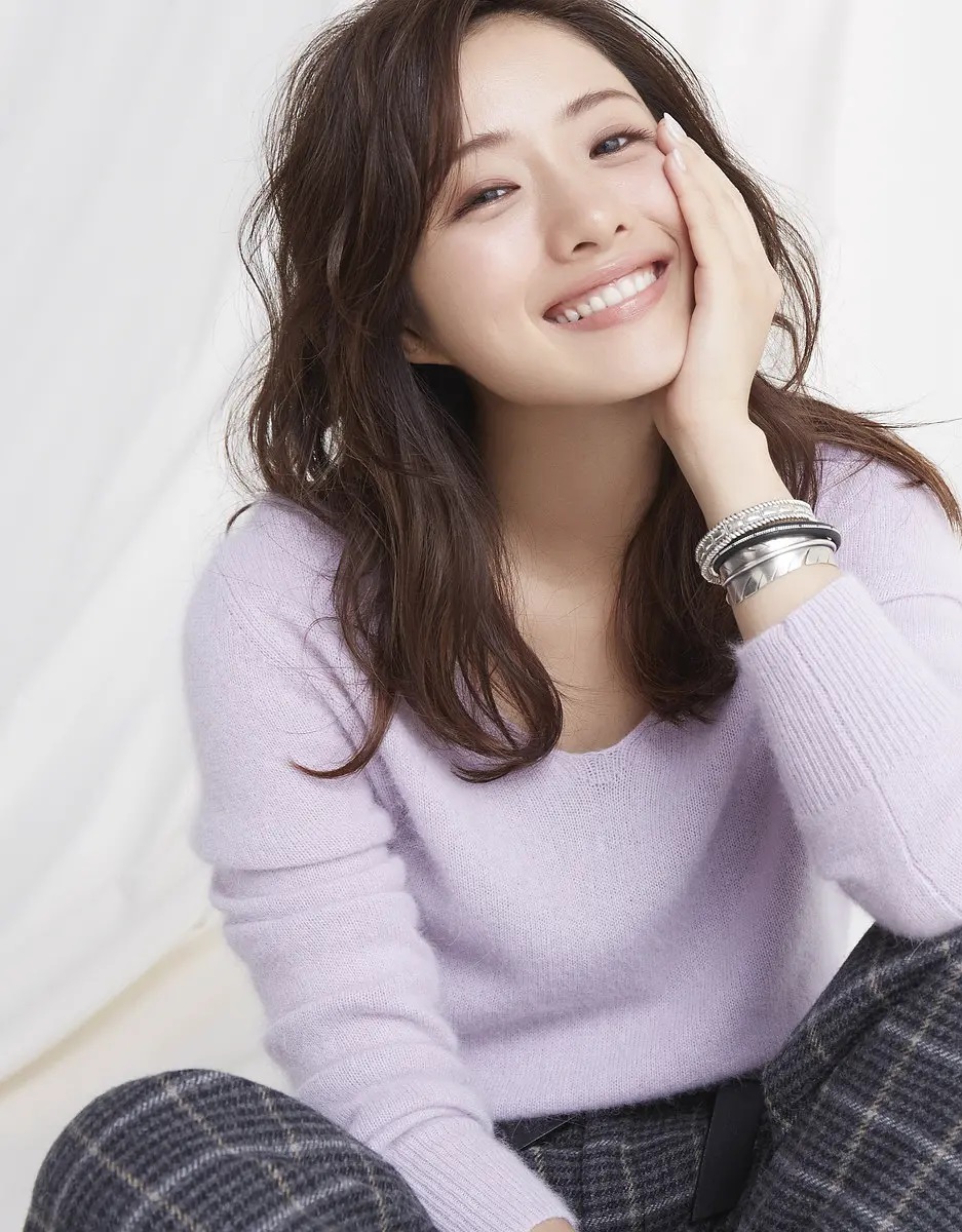 15岁获“完美少女”24岁低谷25岁癌症，石原里美逆袭国民女神