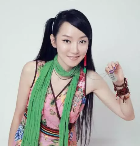 萨顶顶近照曝光“大变脸”！疑似整容变网红，观众认不出她