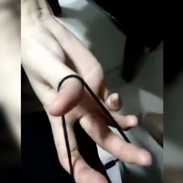 只需一招，就可以教小朋友握好笔，简单实用，有需要的父母快收藏