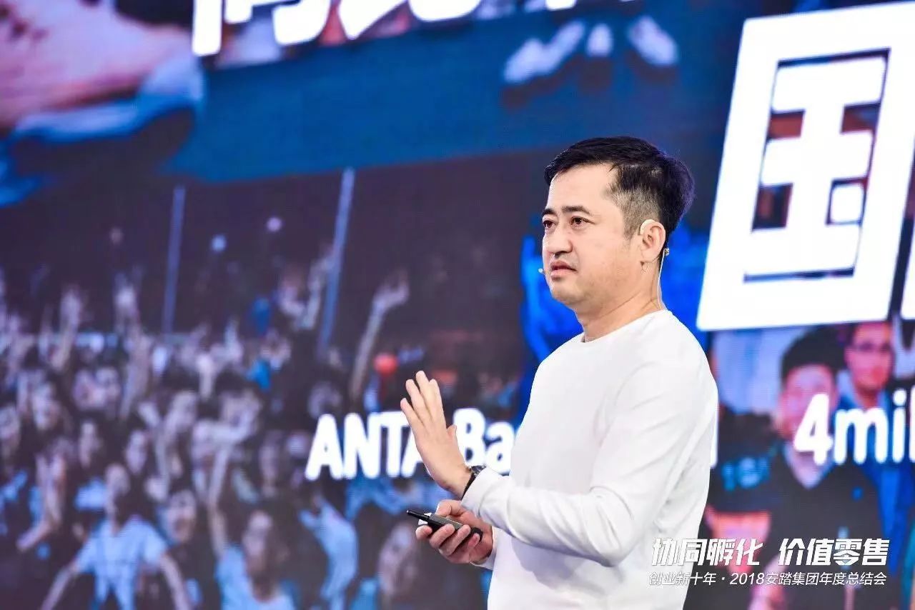 中国民企走向世界：安踏花400亿收购世界体育巨头，这盘棋下得有点大