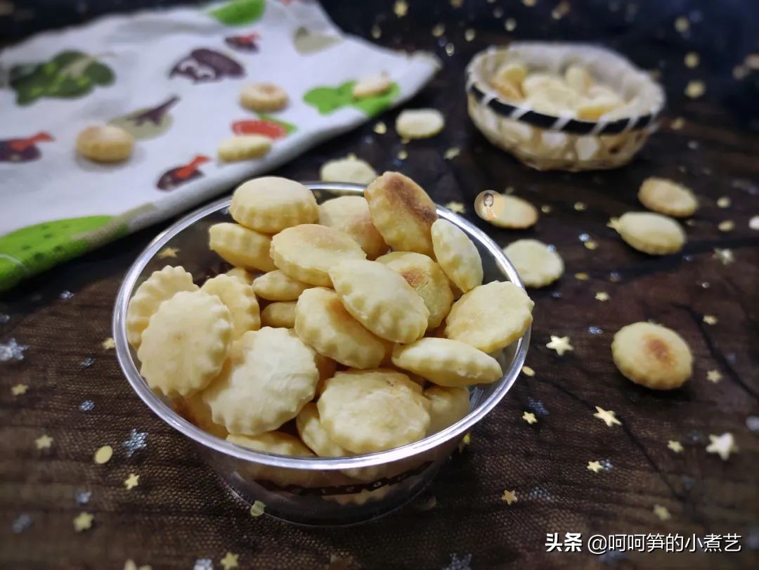 宝宝出牙期，磨牙饼干怎么选？教你自制磨牙小硬饼，美味又健康