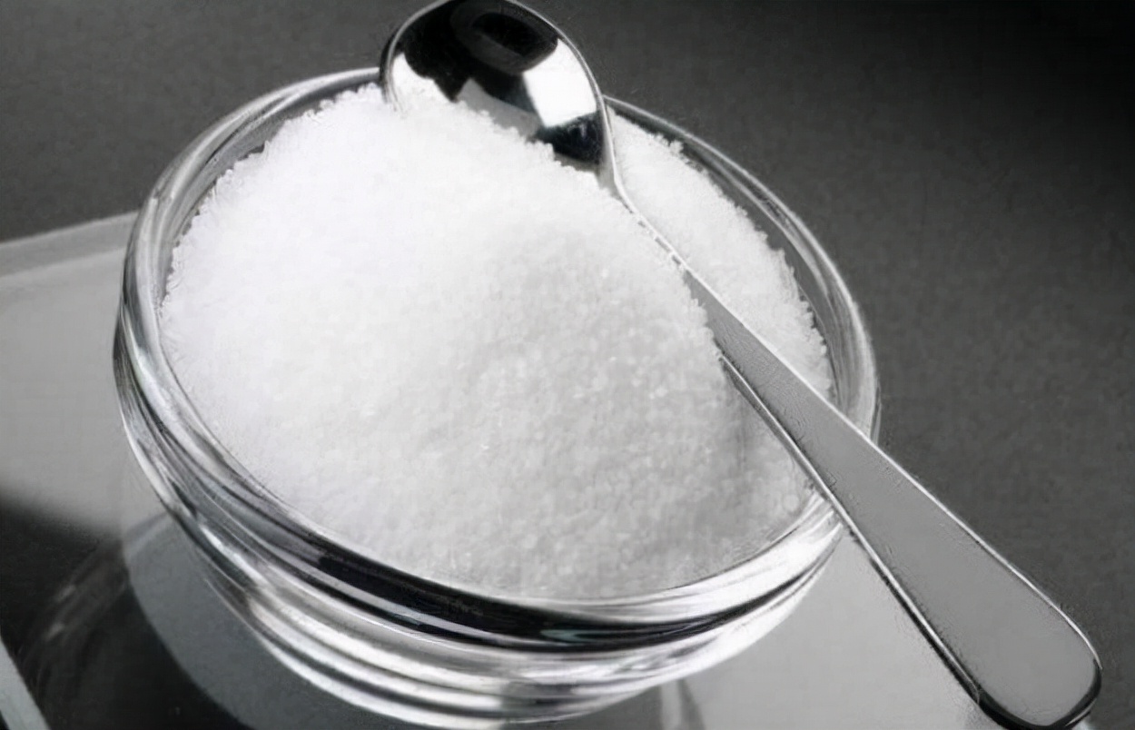 脸上皱纹多不能吃盐吗？提示：若想皱纹少，3种食物少往嘴里送