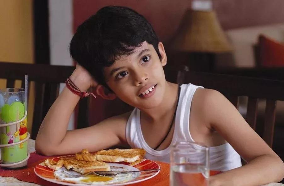 印度电影贫穷小男孩图片
