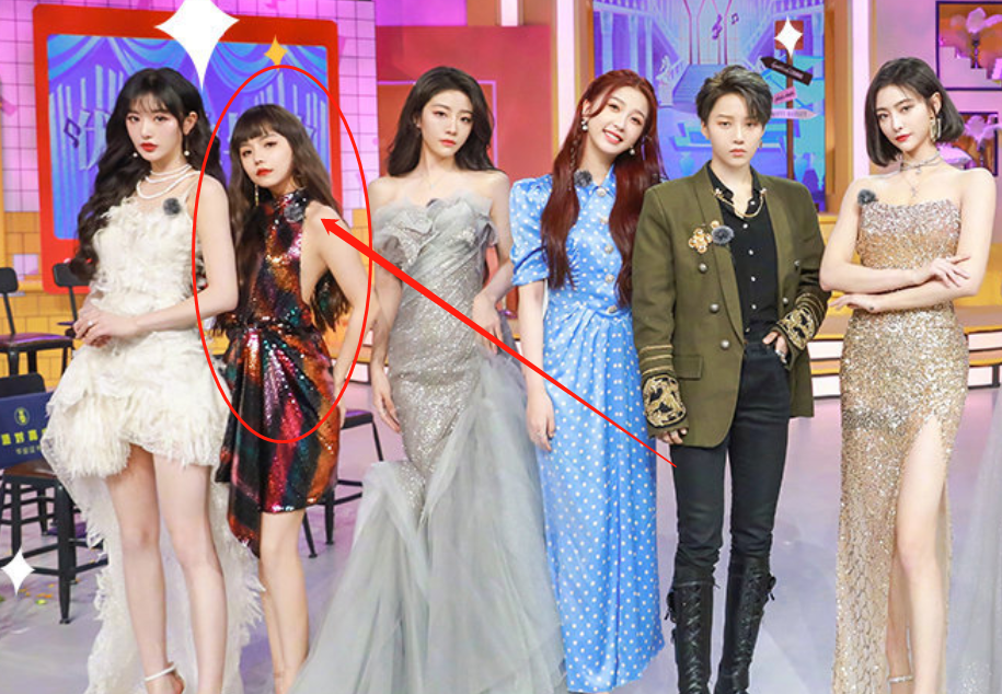 安崎自曝身高158,邢菲才157cm,同框时的身高差却很明显