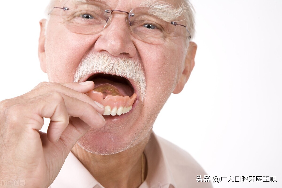 后槽牙龈肿痛伴严重牙槽骨萎缩该如何应对？