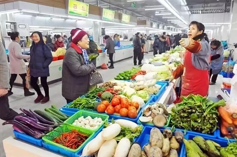 60岁大娘卖蔬菜，利用“一杆秤”，月赚4万，赚钱方法告诉你