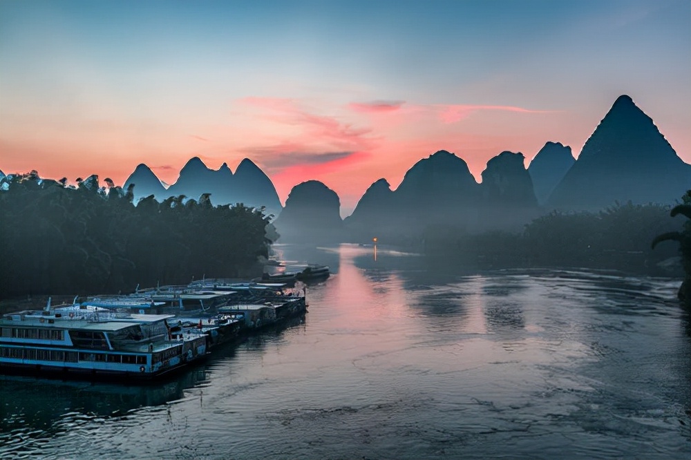 漓江：山光水色甲天下，比桂林更美