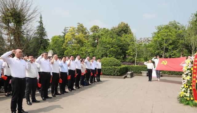 不是“铁饭碗”，签合同制，怎么都挤破头想进国企？全靠同行衬托