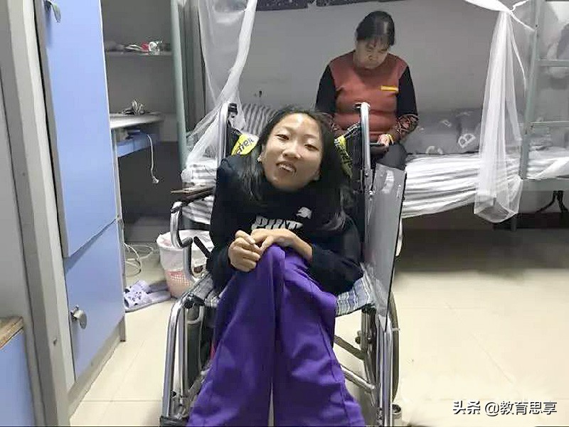 云南轮椅女孩的求学梦：高考607分进四川外国语大学，她赢了命运