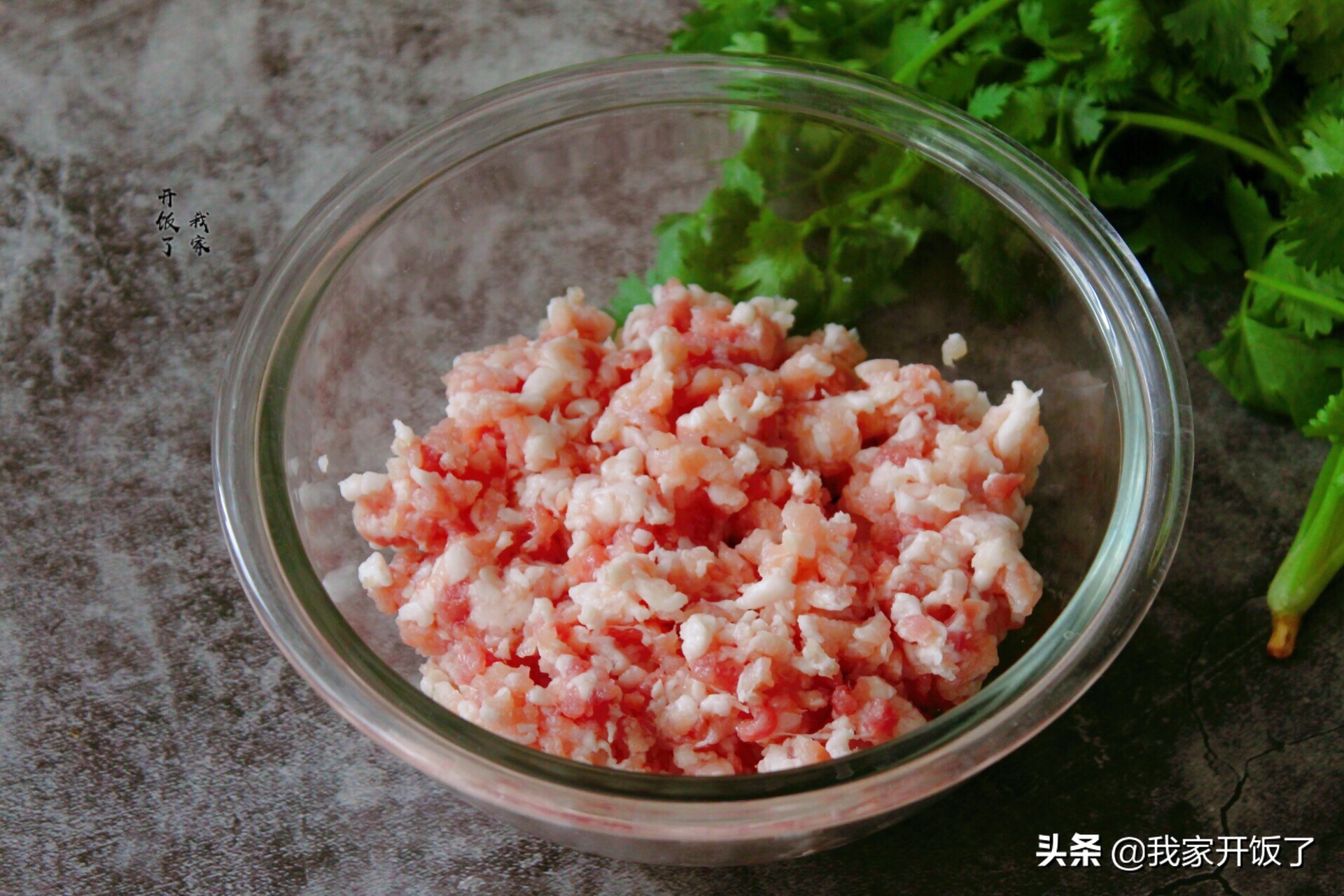 生汆肉丸这样做，3斤猪肉不够吃，肉嫩又劲道，不腥不柴有诀窍