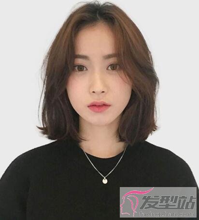 中分八字刘海短发女 修颜塑型提升颜值