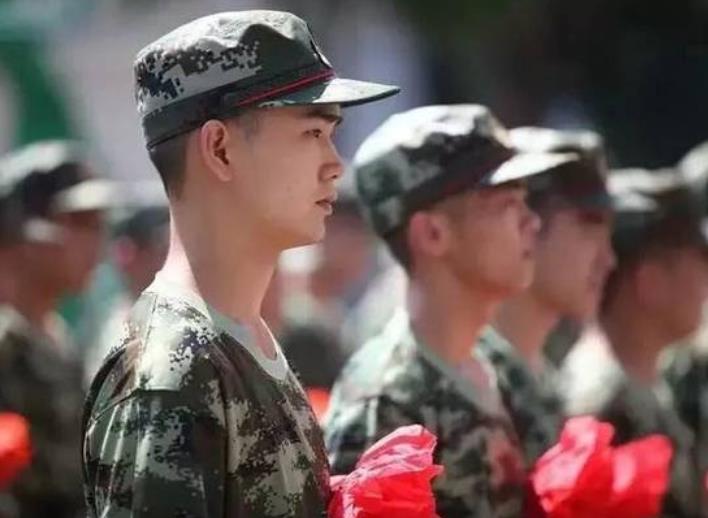 大学生参军入伍，好处多到数不过来，退伍费50万让很多学生心动