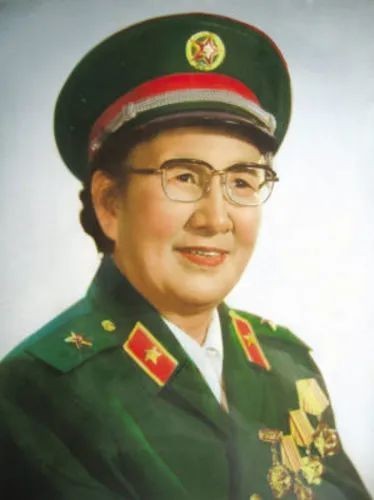 7位“真女神”来自同所顶尖学府，创多个第一，还拿下领域最高荣誉！