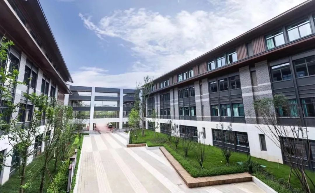 高起点、高水准、高品质！成外德阳校区招聘初高中教师，速来报名