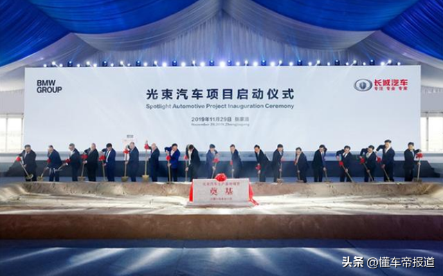 新车 </p><p>　　 汽车回归四个轮子+沙发？MINI新四座概念车发布，车内如客厅