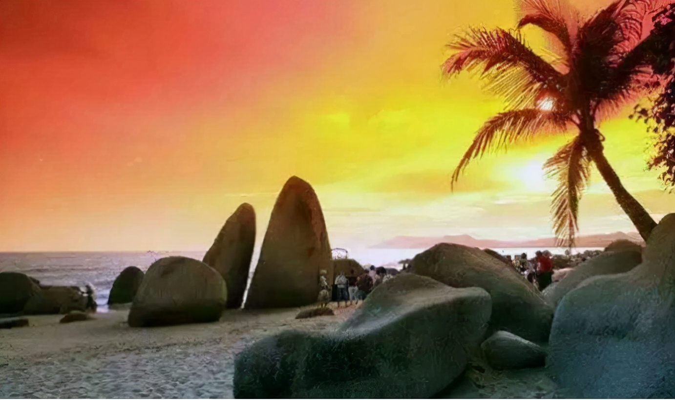 天涯海角在今天海南省的三亚市中国地理知识中介绍,中国确有天涯海角