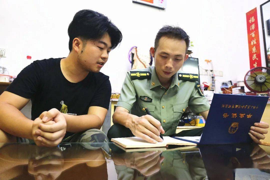 为啥专科生们青睐入伍当兵？这3个好处为未来铺路，本科生也羡慕