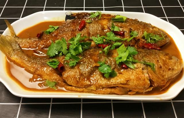 家常炖黄花鱼的做法(黄花鱼简单一炖滑嫩入味)-君心之家