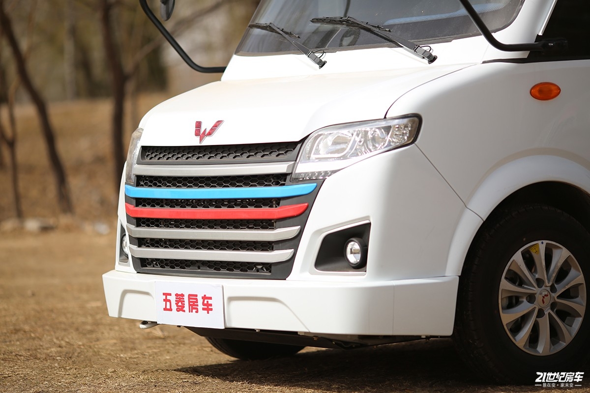 车长5.2米/1米75宽大通铺睡一家3口实拍五菱q500房车