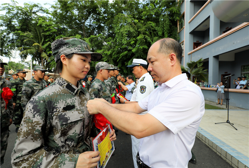 为啥专科生们青睐入伍当兵？这3个好处为未来铺路，本科生也羡慕
