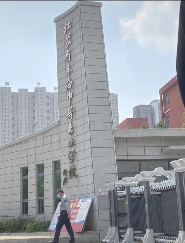 一中专生入学第5天被同学打死，其母亲：孩子可能都不知对方名字，是有多大仇恨