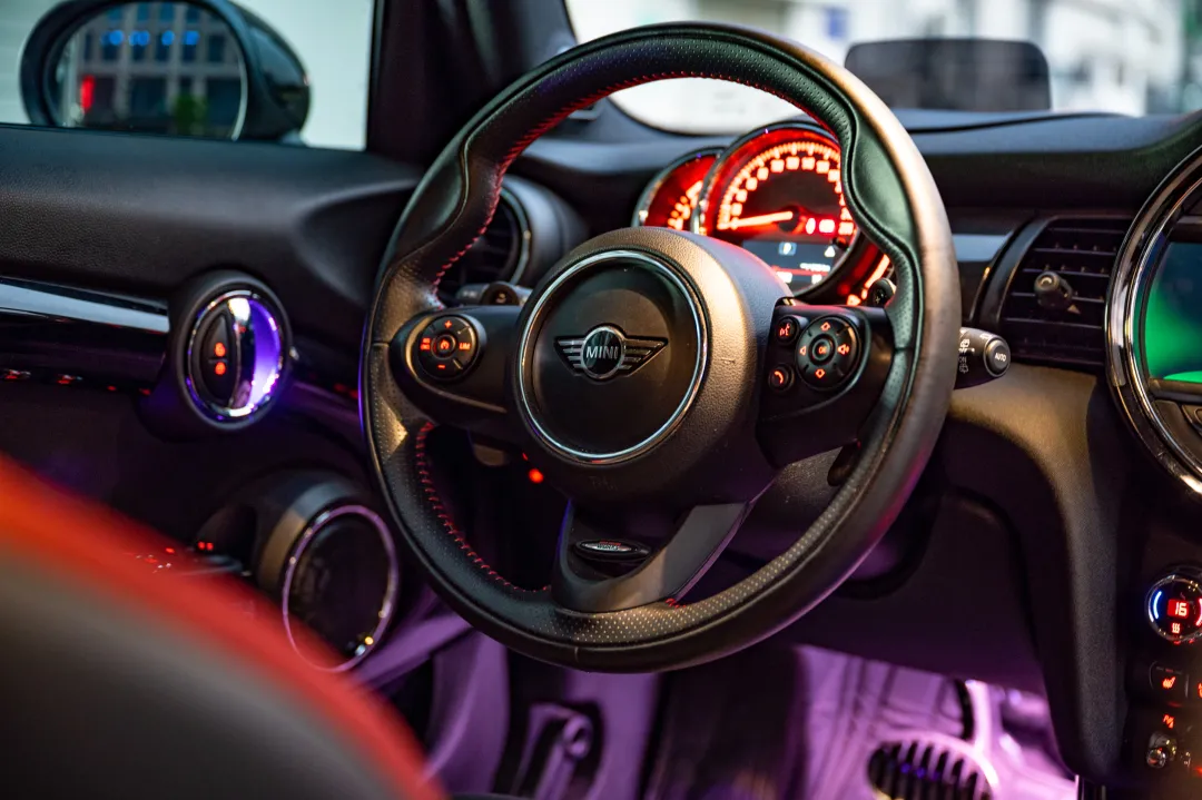 梦想十年，最终选了又小又暴躁的它——二手MINI COOPER S赛车手
