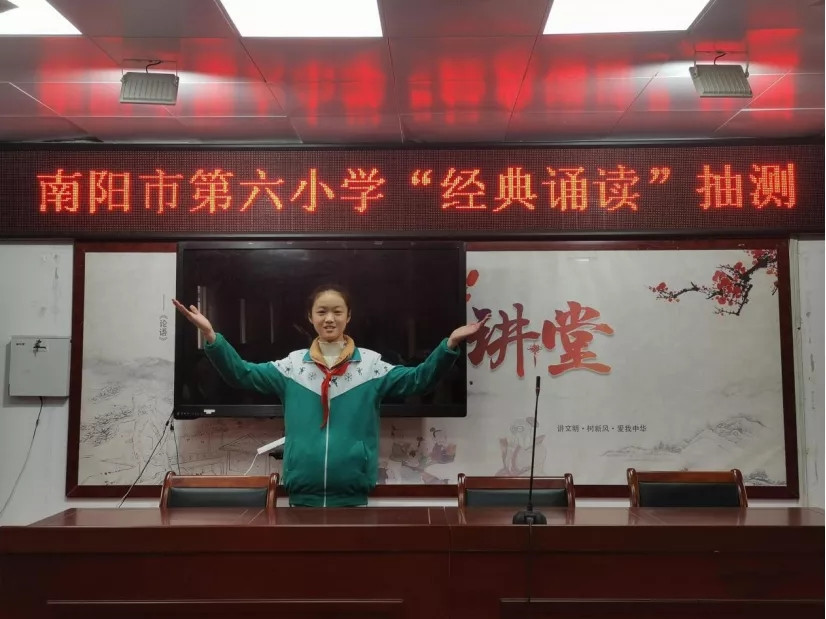 ����ʫ�Ľ������� ����������У԰