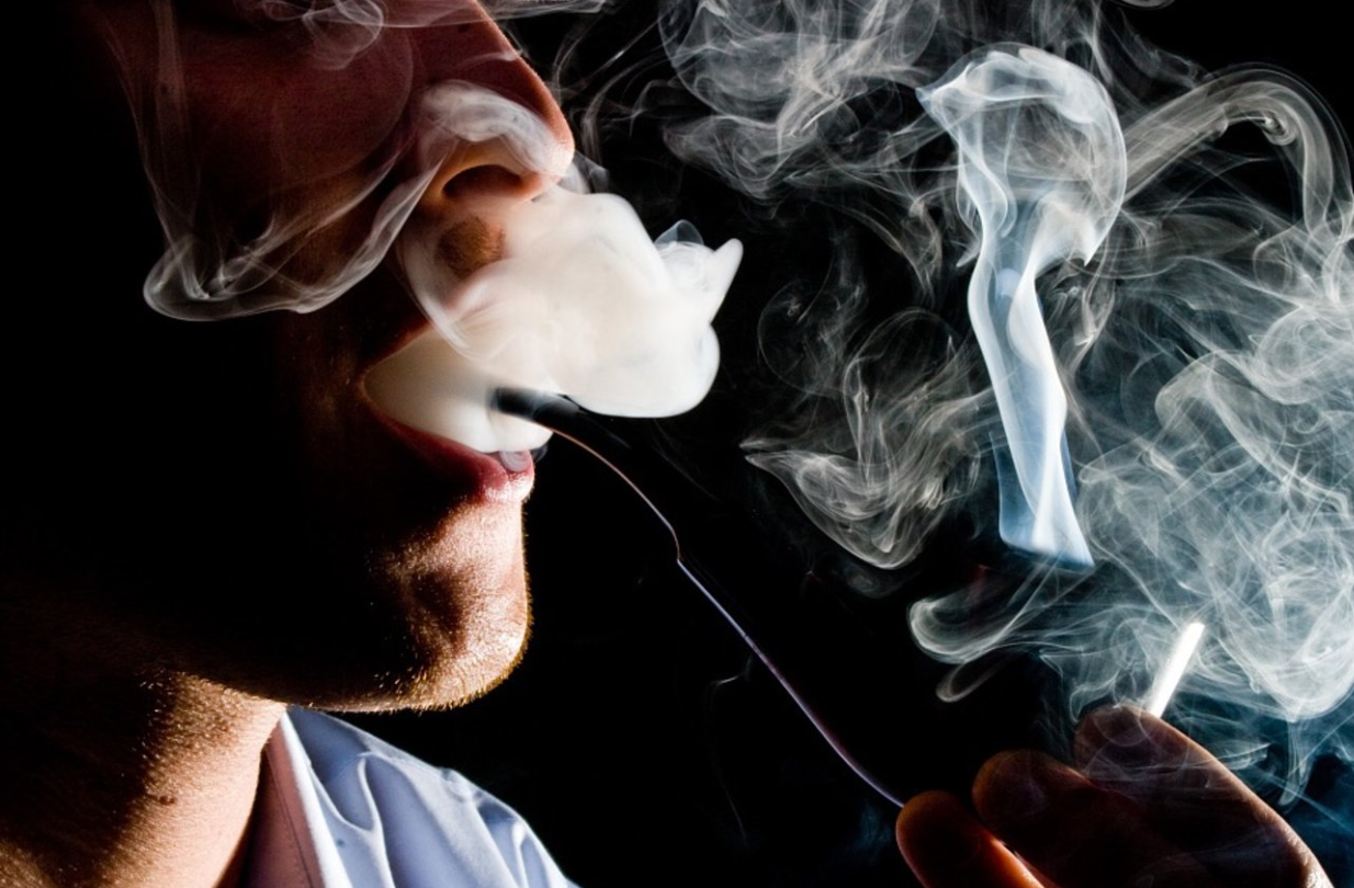 监管限制,中烟入场,靠电子烟起家的80后女首富,还能继续造富么