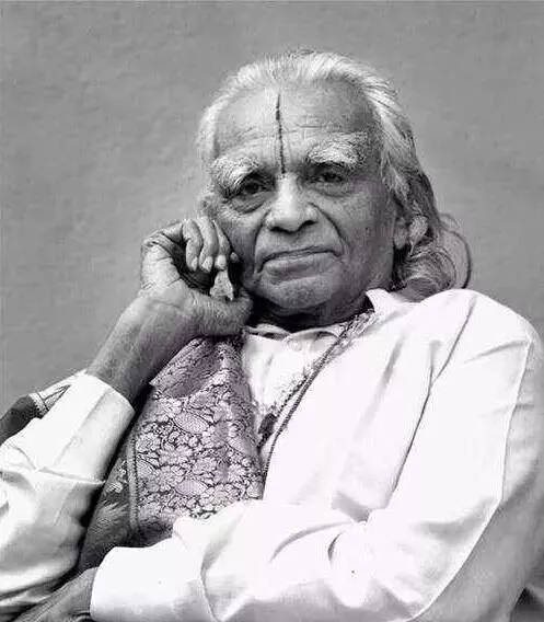 艾扬格的36个经典体式让你更了解艾扬格体系