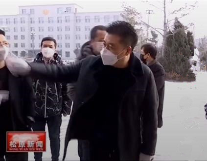 拒绝赵本山拜师潘长江，搭央视李咏走红的魏三，为何越来越“糊”