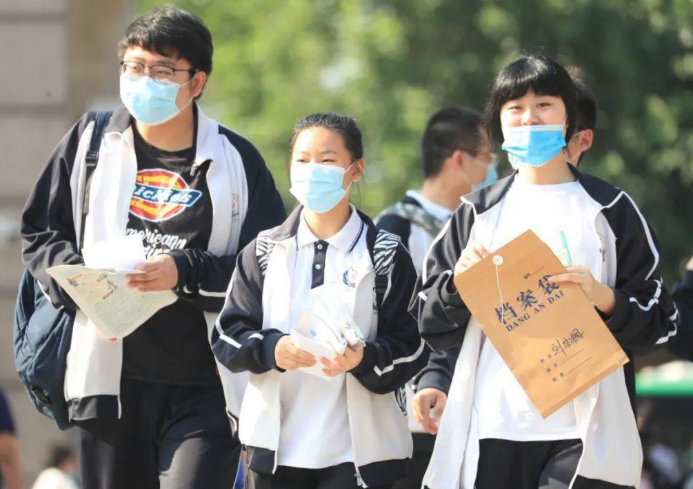 90后打工人“996”还不够悲哀？又提出“715”无休制，网友怒了