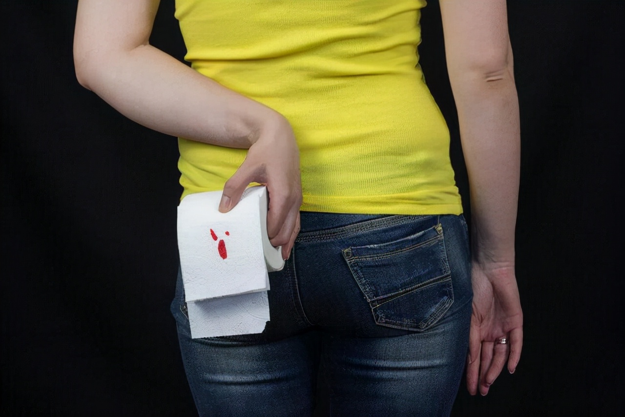 肛门外的小肉球是什么？除了痔疮之外，这4个因素也要重视起来