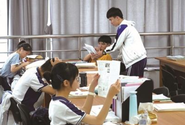 浙江女生高考719分，用5个字拒绝清华大学邀请，选择了心仪的高校