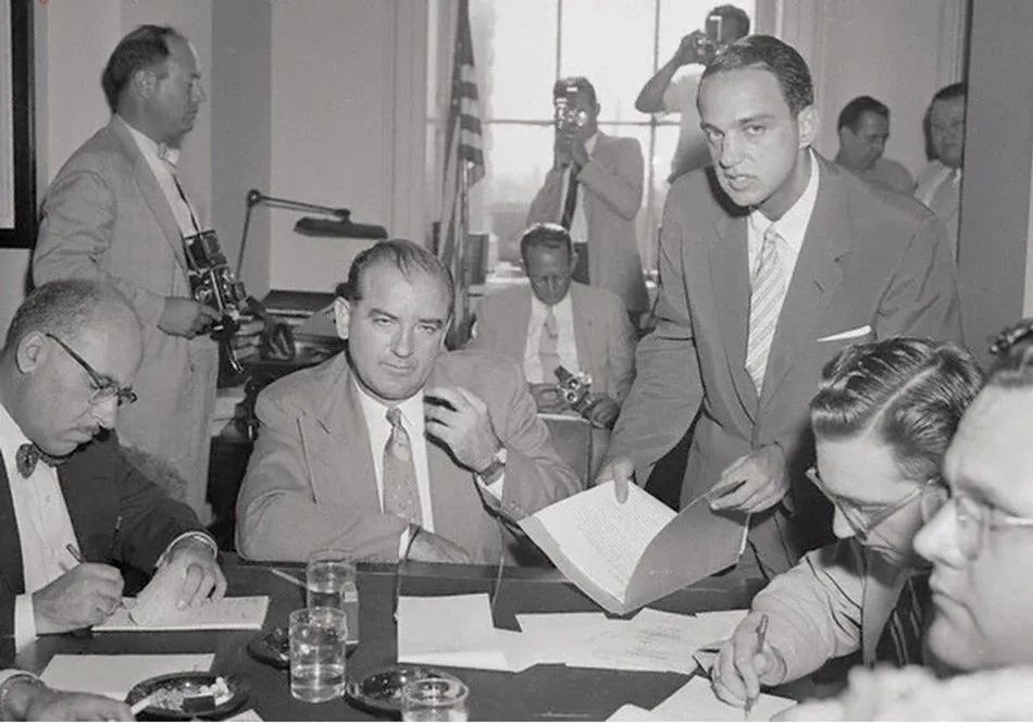 麦卡锡主义：一个游荡在美国上空的幽灵