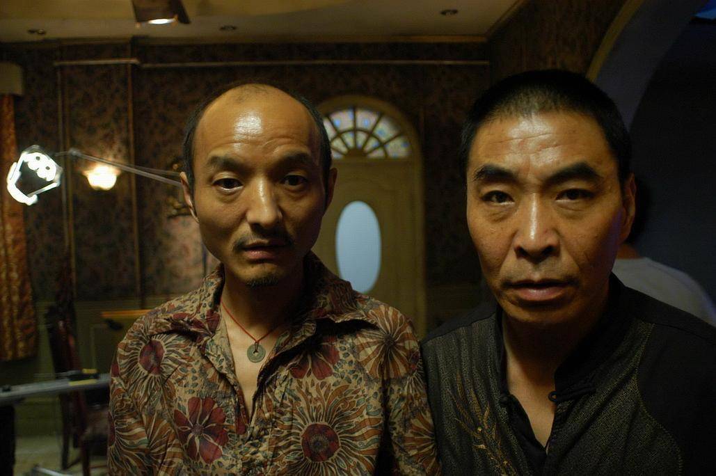 《疯狂的赛车》荒诞离奇的故事背后,是无奈心酸和见不得光的人性