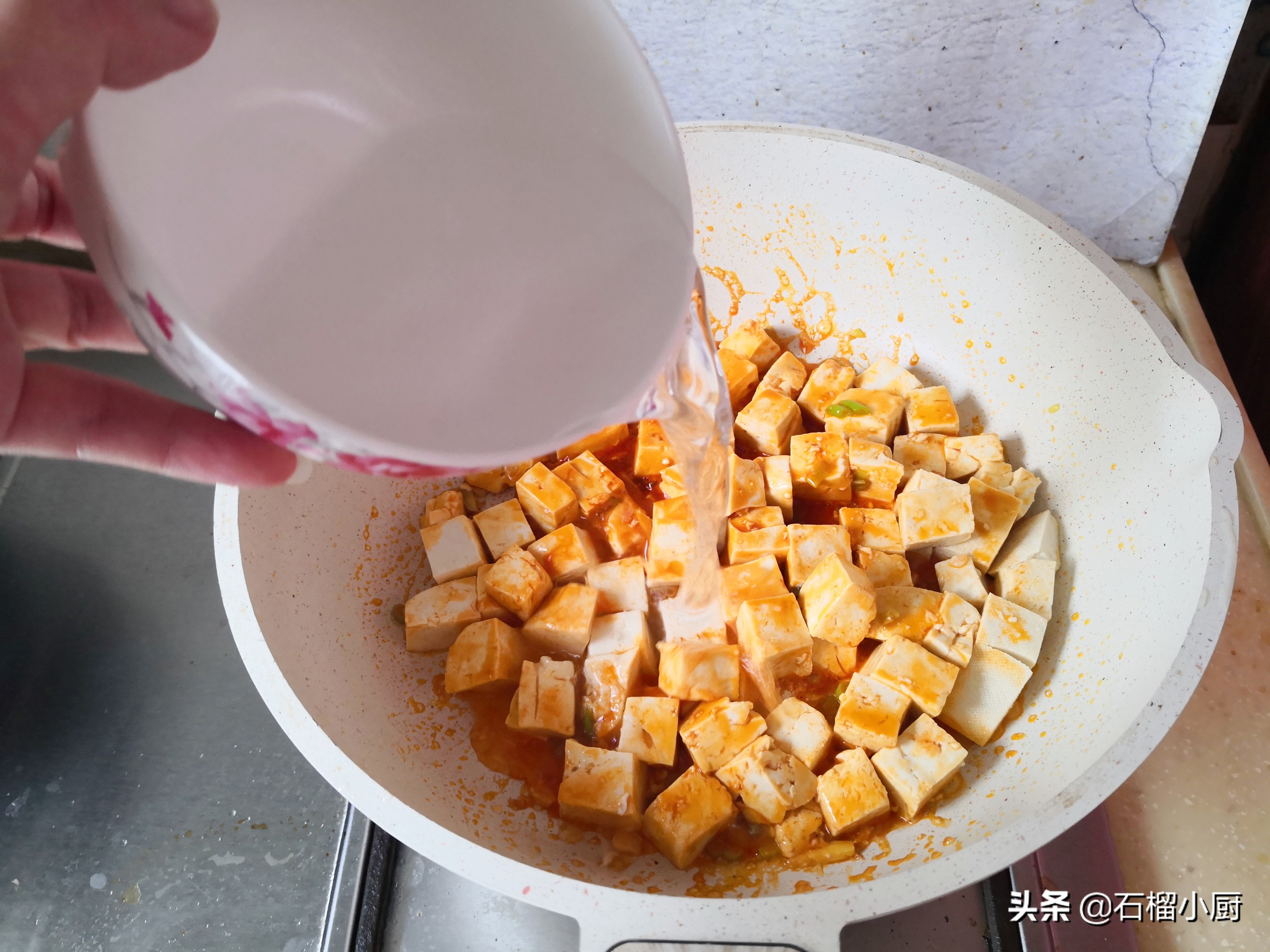 豆腐怎么做才好吃？麻辣鲜香开胃补钙，加一根它提味太多，太好吃