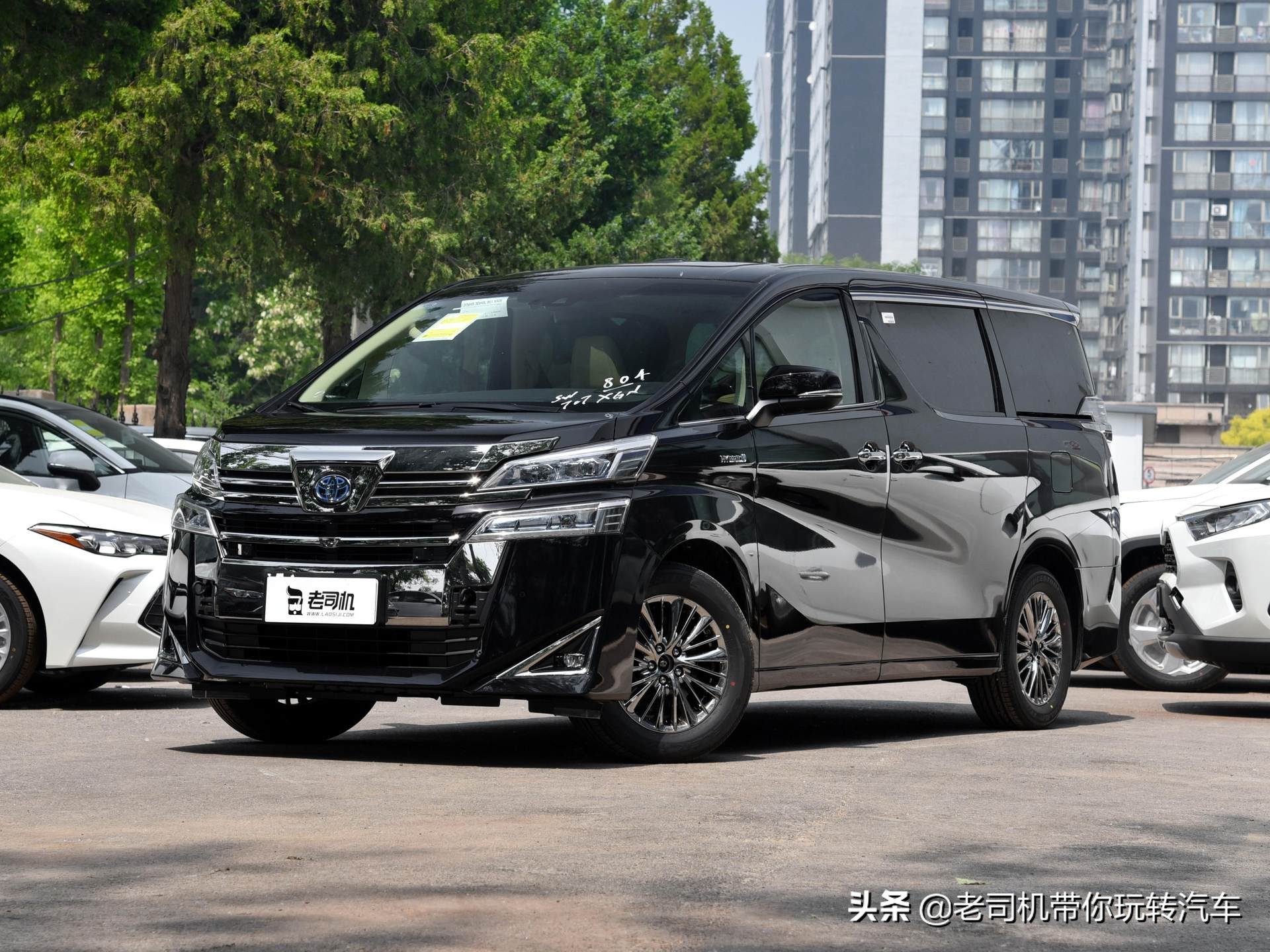 豪华还不加价，航空座椅MPV，7.1L油耗带四驱，带你看丰田威尔法