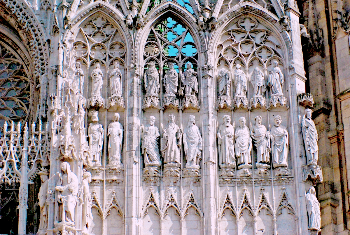 哥特式建筑的代表之一，鲁昂大教堂，是所有人安全的港湾