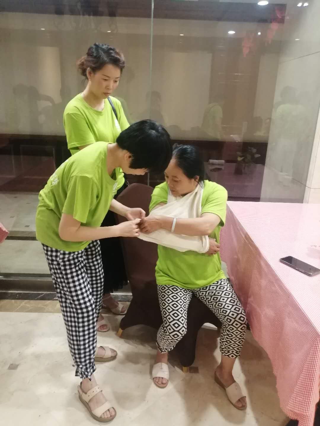 洛阳市养老机构护理员培训班今天下午圆满结束