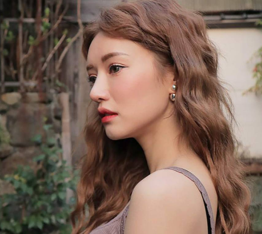 四五十岁的女人留头发别老一套，试试这几款烫发，儿媳妇都夸年轻