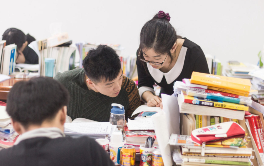 绩点第一的学生被淘汰，第44名却成功逆袭，评论区“两极分化”