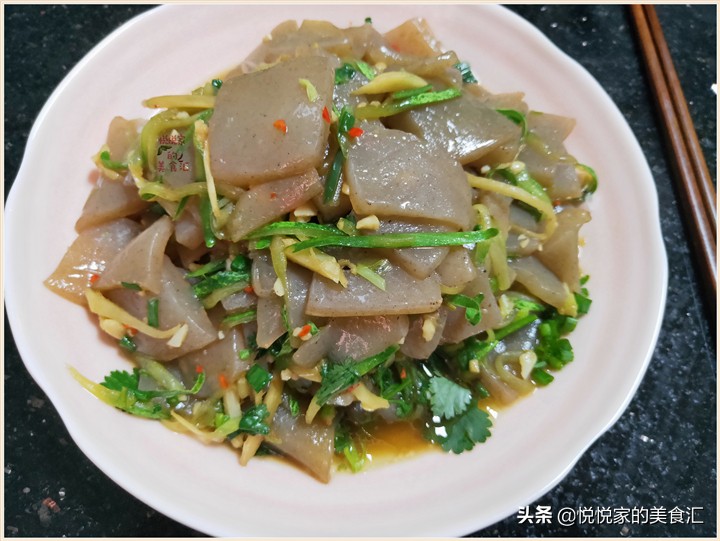 秋冬要多吃魔芋豆腐，推荐3种美味做法，吃得少饱得快，还易消化