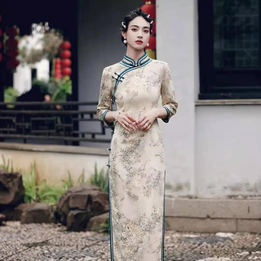 如果你脸上有这3种特征，是标准的“古典美女”，穿旗袍最美