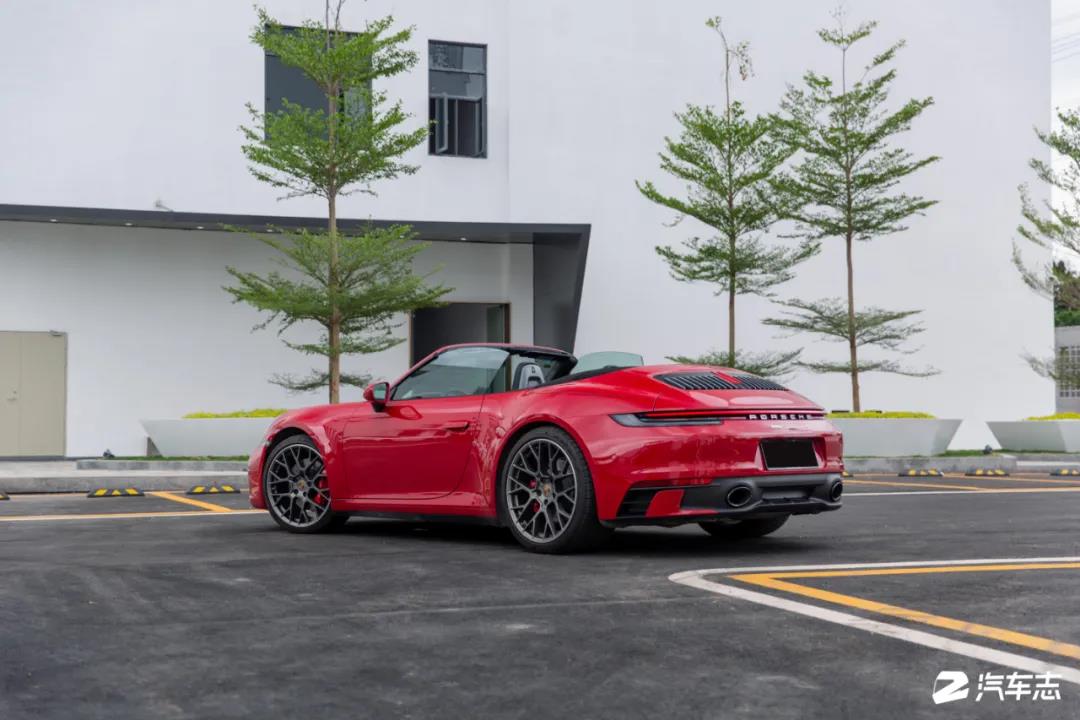 這194.75萬元絕對物有所值！試駕保時捷911 Carrera 4S Cabriolet