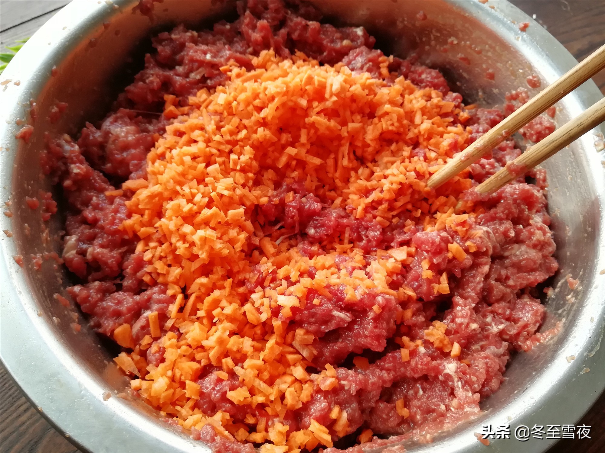 吃饺子，这个肉馅的饺子最香了，香嫩可口，就是有点贵