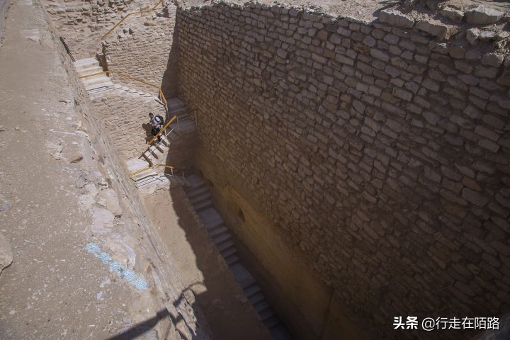 埃及开罗：产能低、人口多、小偷泛滥，军方出资4000亿迁都